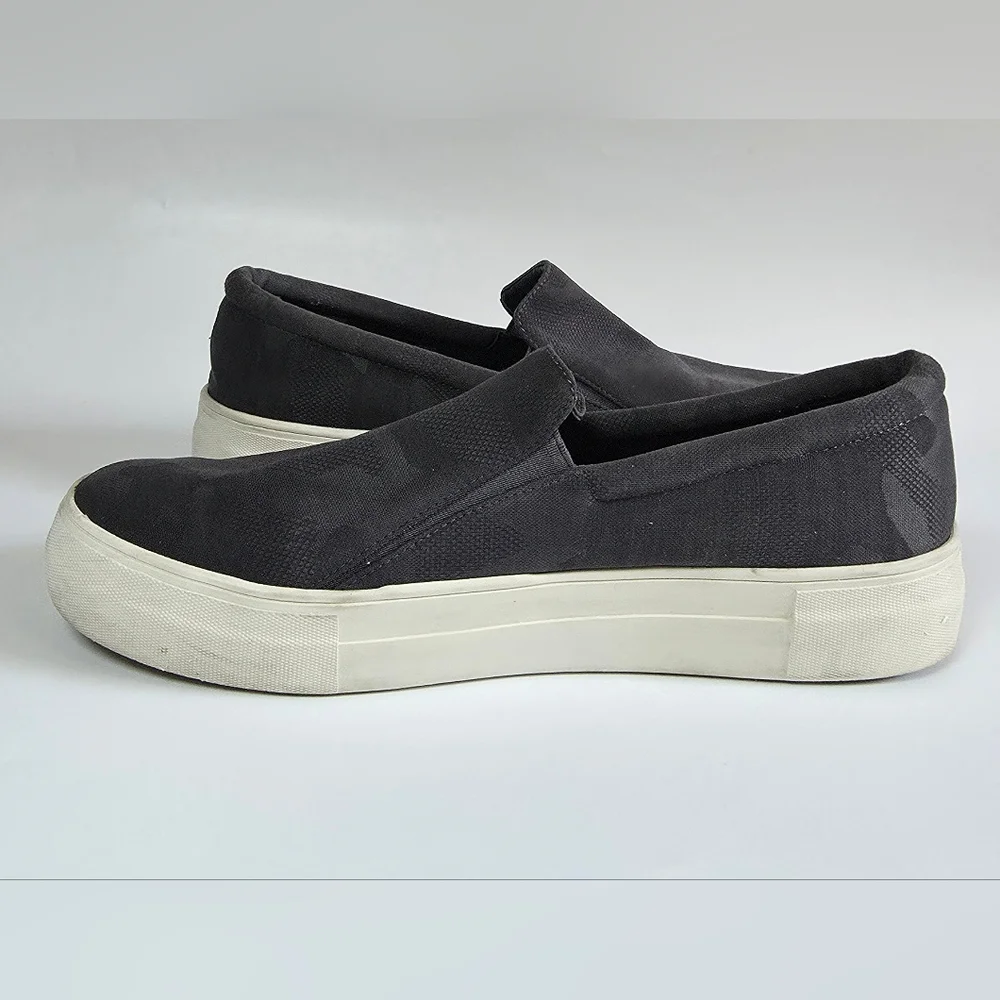 Vince Camuto Korli 2 Charcoal Gray Camo Slip On Size 9 M